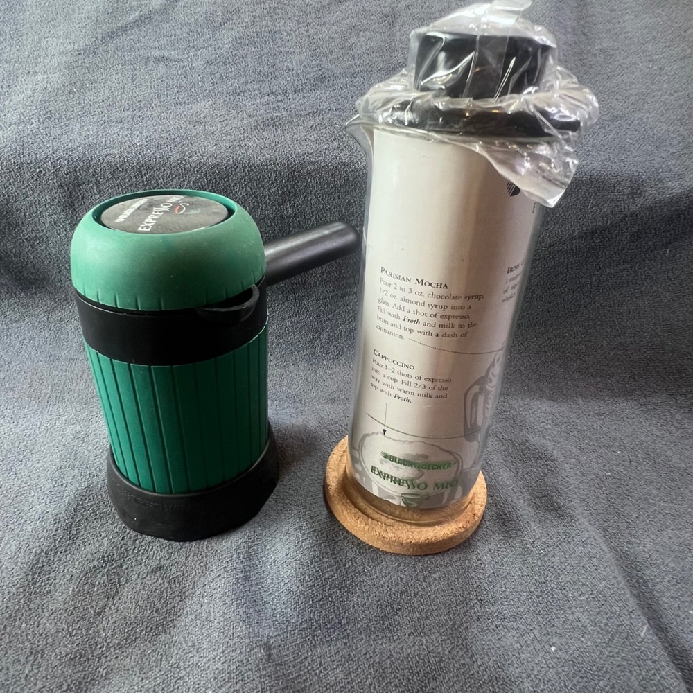 Black & Decker Expresso Mio Manual Espresso Maker and Milk Frother Set Green